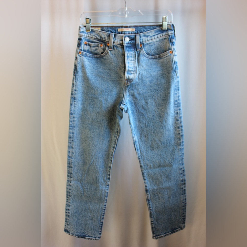 Levi’s, Wedgie Straight Fit Women’s Jeans, Medium Wash, Size: 27W • 26L.